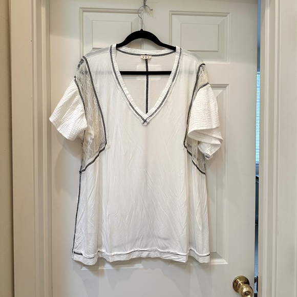 POL Tops - POL lace shirt